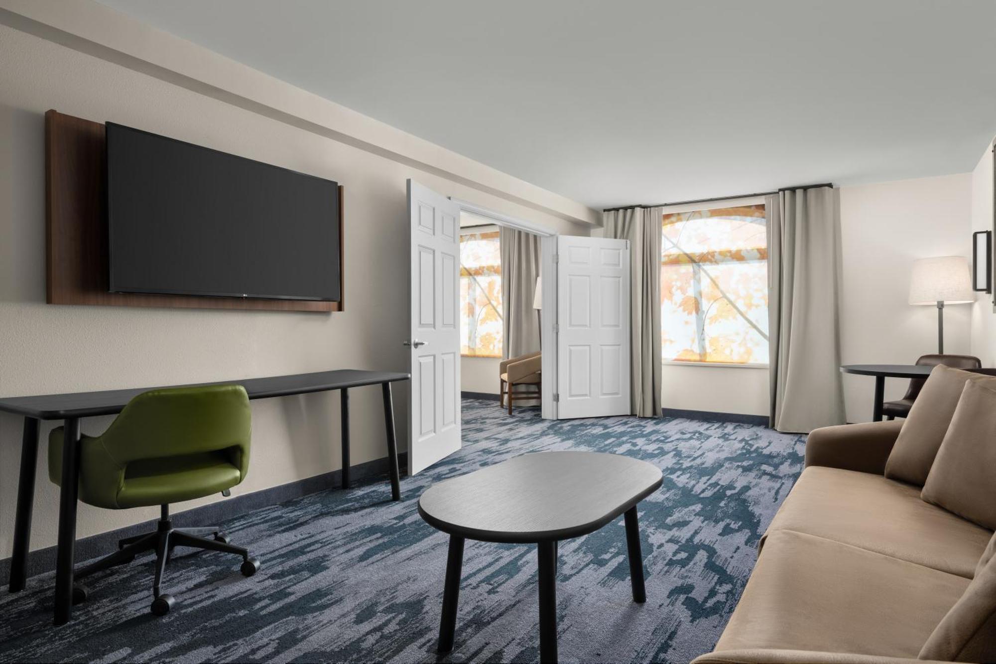 Fairfield By Marriott & North Hotel 3*