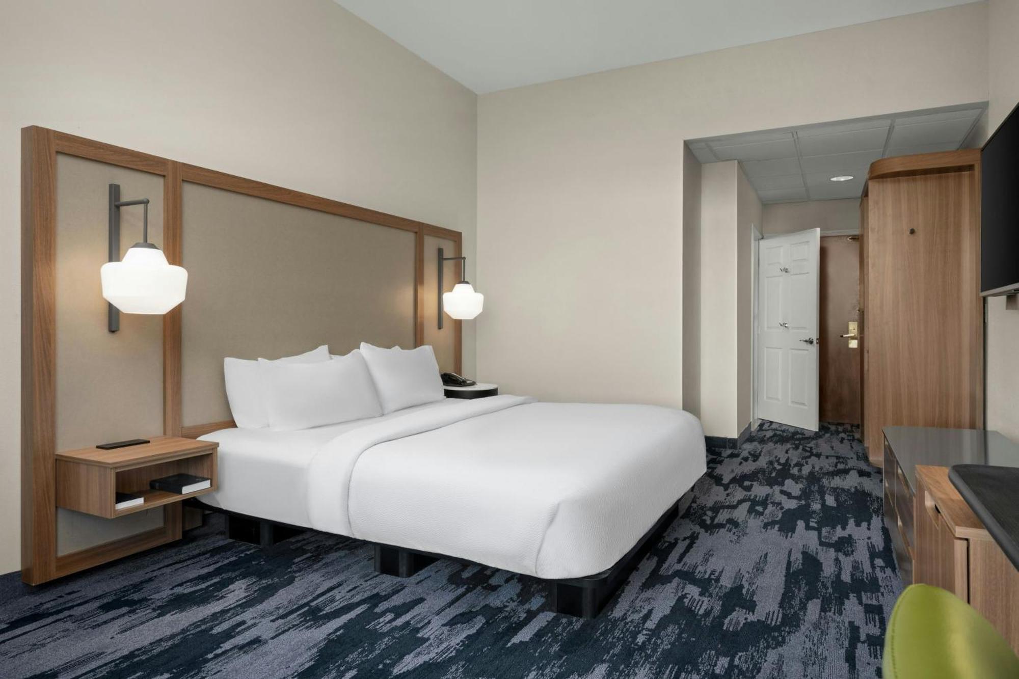 Fairfield By Marriott & North Hotel
