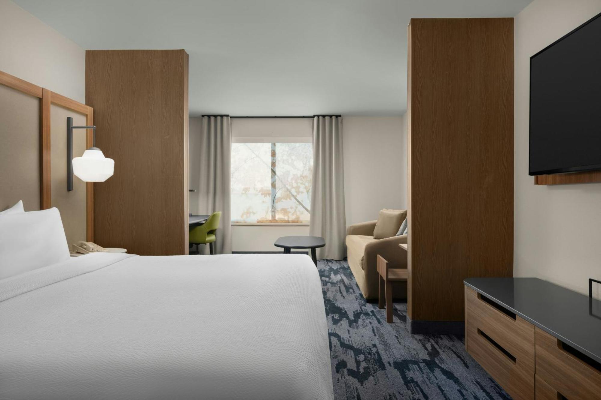 Fairfield By Marriott & North Hotel 3*